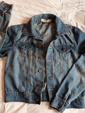 Forever 21 Medium Blue Classic Denim Jacket
